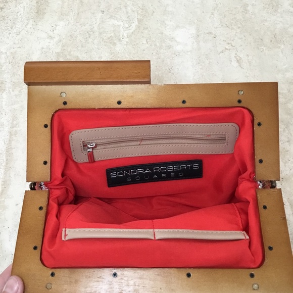 Sondra Roberts Floral Clutch with Wooden Clasp - Picture 6 of 8